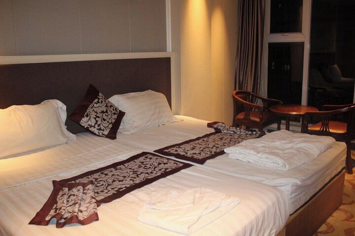 Room 4 of 6