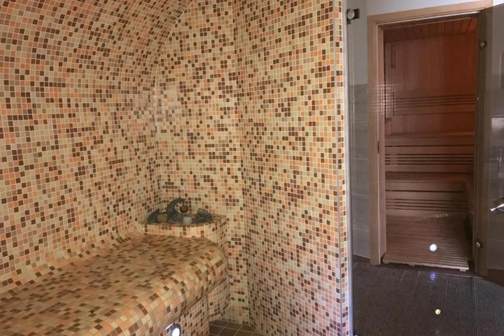 Room 2 of 10