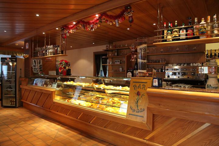 Lounge 39 of 45