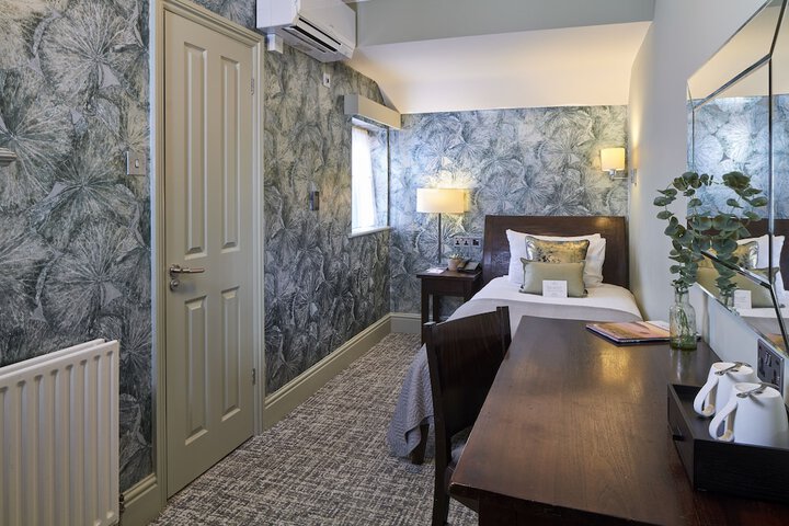 Room 6 of 82
