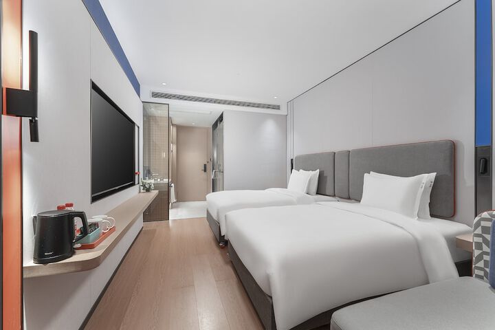 Room 10 of 49