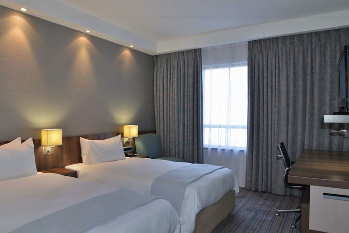 Room 2 of 187