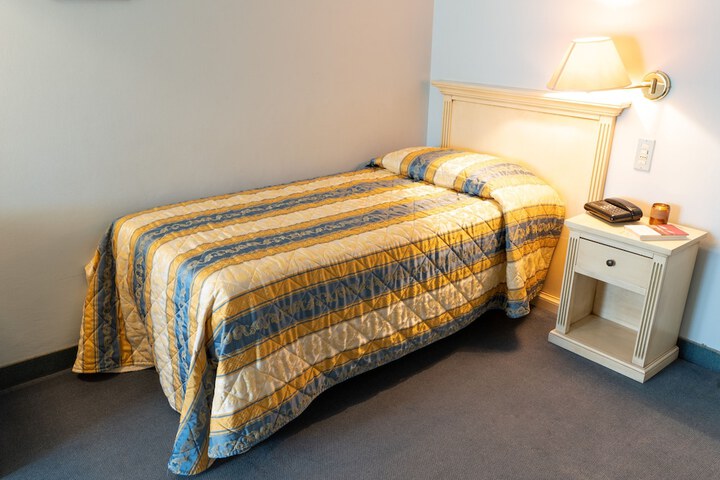 Room 10 of 38