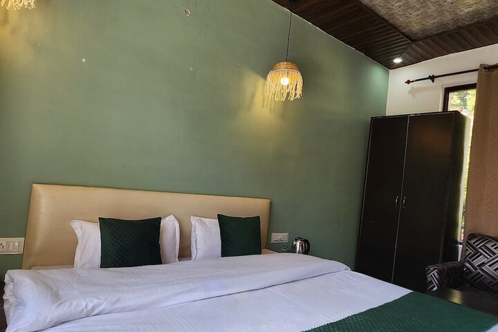 Room 4 of 14