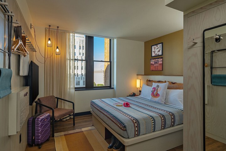 Room 13 of 53