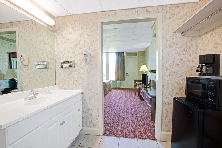 1 King Bed Exterior Corridor (9 of 15)