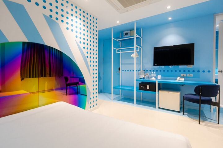 Room 32 of 97