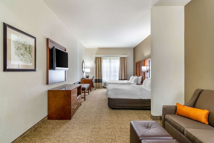 2 Queen Beds Accessible (6 of 12)