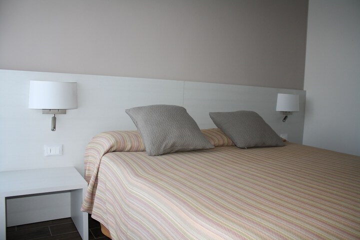Room 5 of 20
