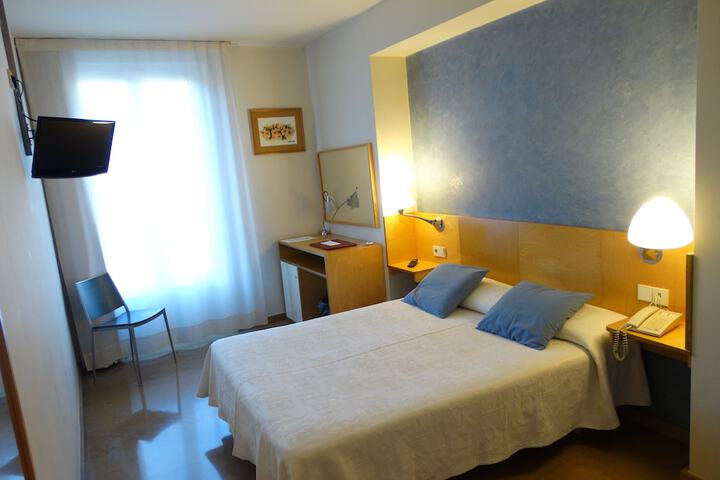 Room 8 of 37