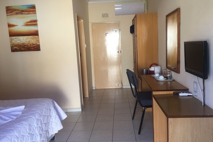 Room 6 of 19