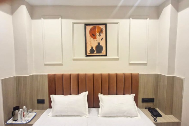 Room 13 of 17