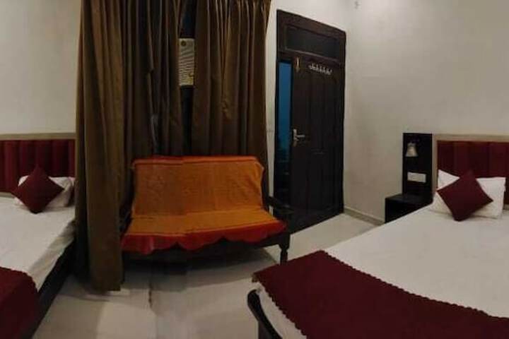 Room 11 of 18