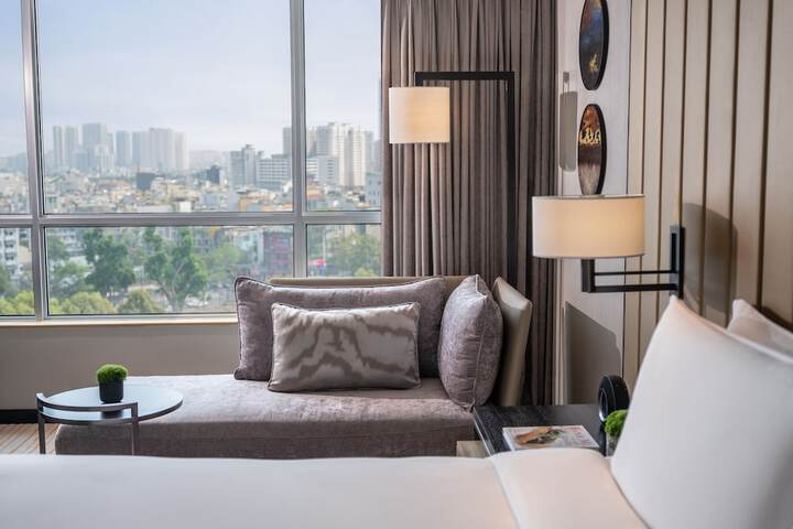 Room 32 of 121