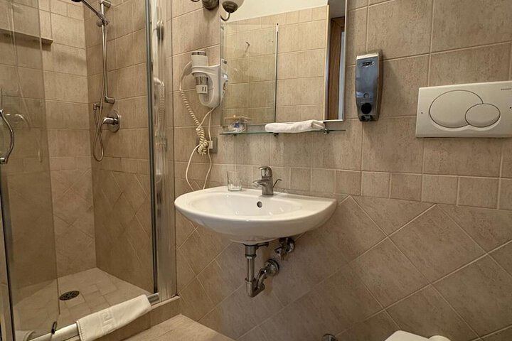 Room 35 of 42