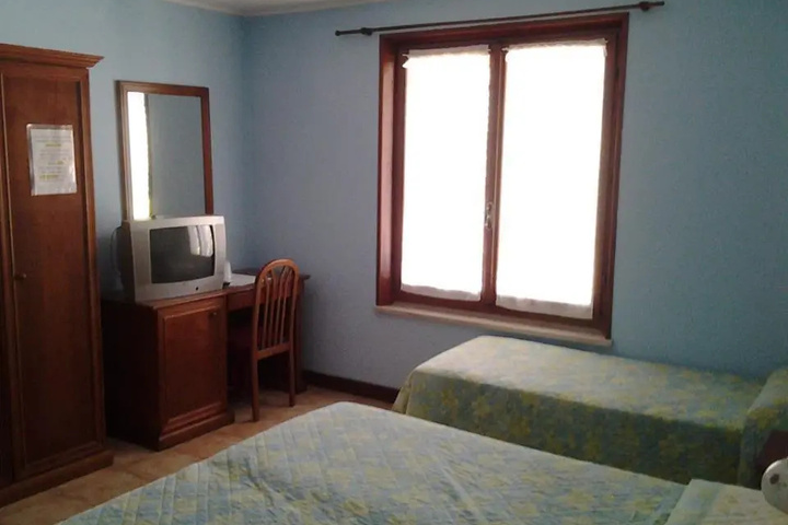 Room 2 of 9