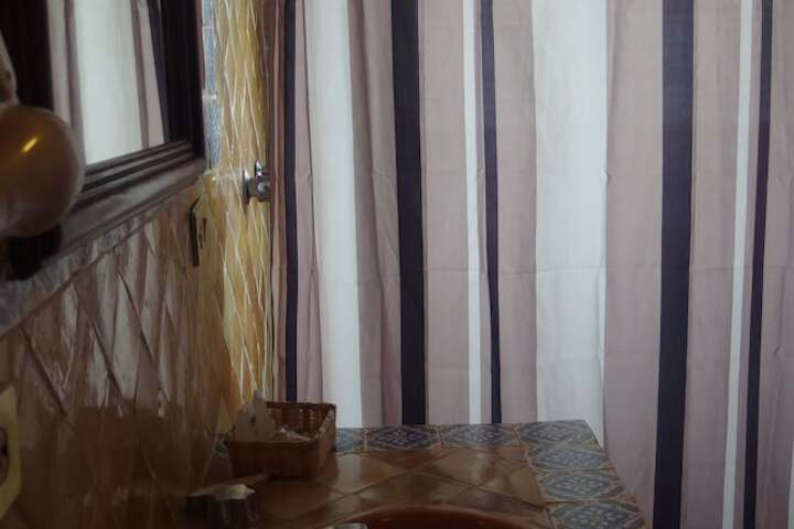 Room 9 of 37