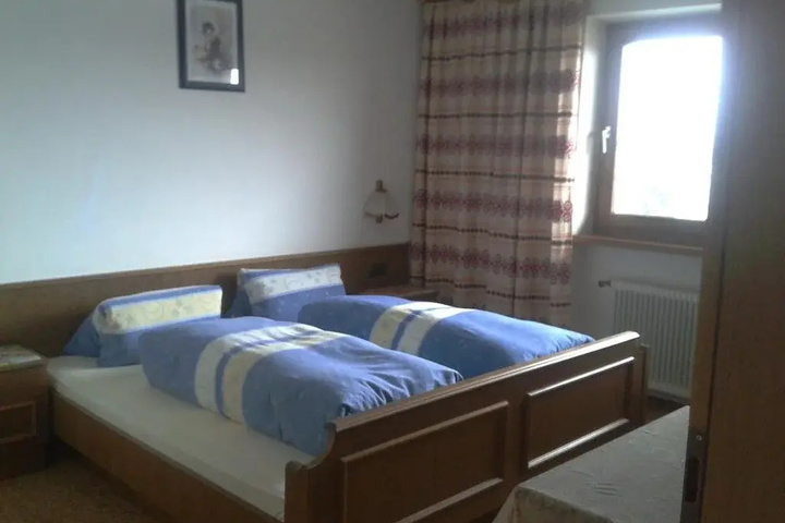 Room 7 of 16