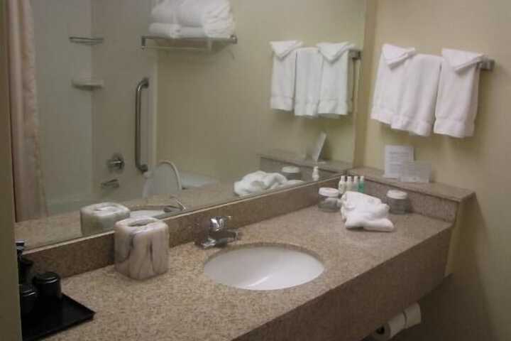 Room 8 of 9