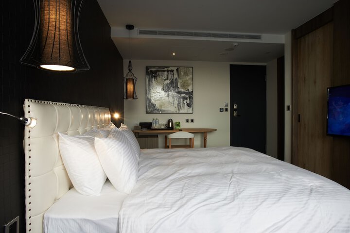 Room 10 of 35