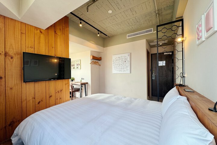 Room 18 of 65