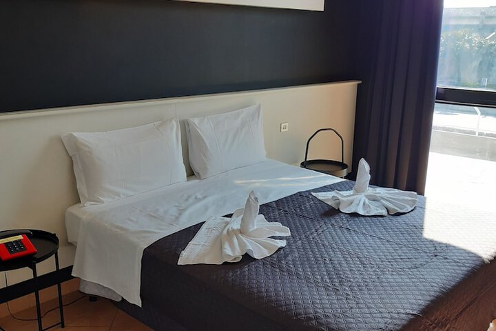 Room 7 of 12