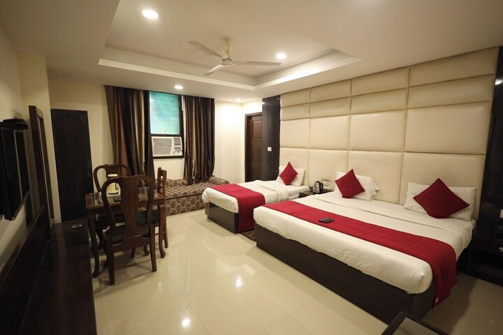 Room 12 of 21
