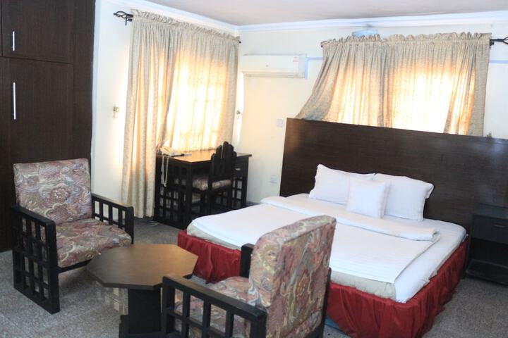 Room 12 of 32