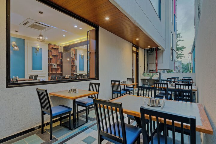 Dining 16 of 25