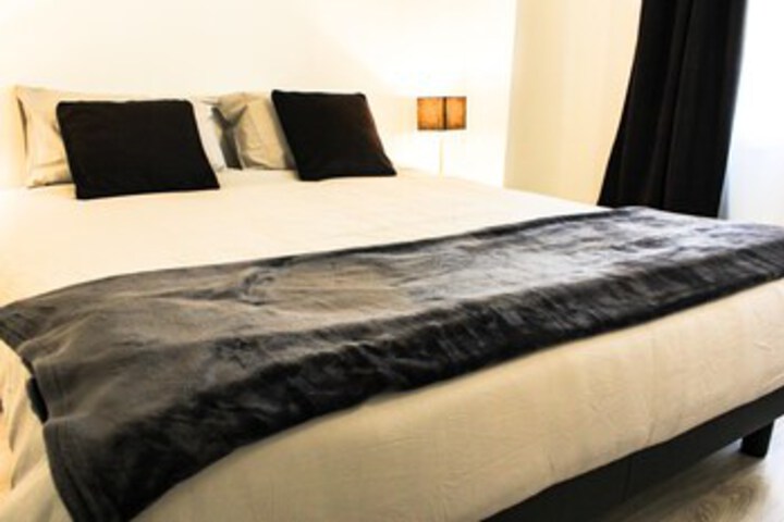 Room 5 of 10