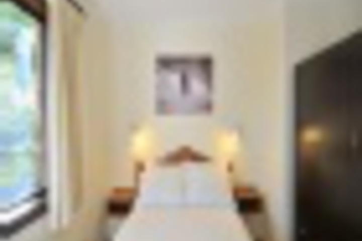 Room 576 of 693