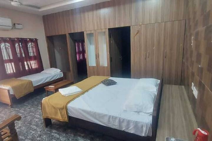 Room 4 of 6