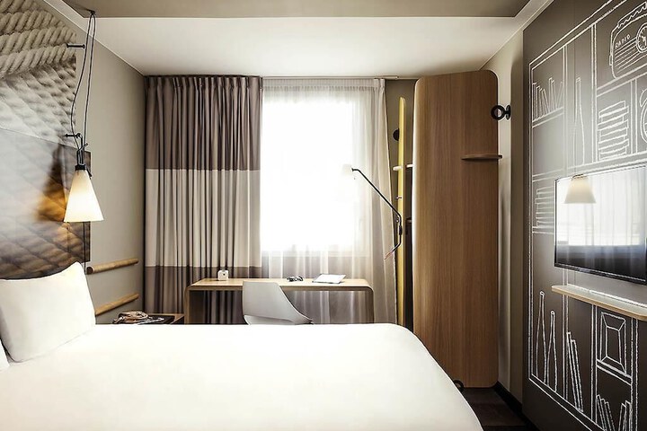 Room 8 of 30