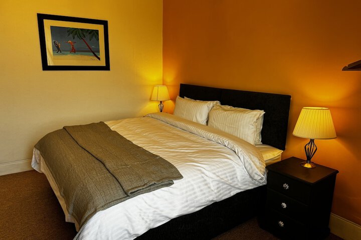 Room 3 of 83