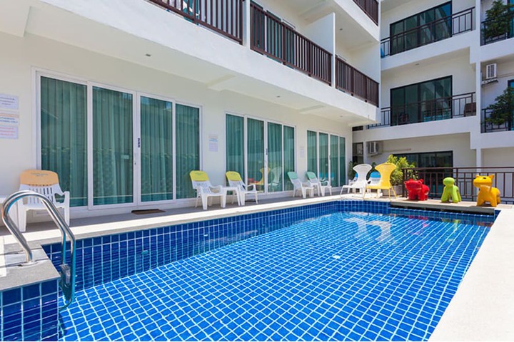 Hotel with Pool
