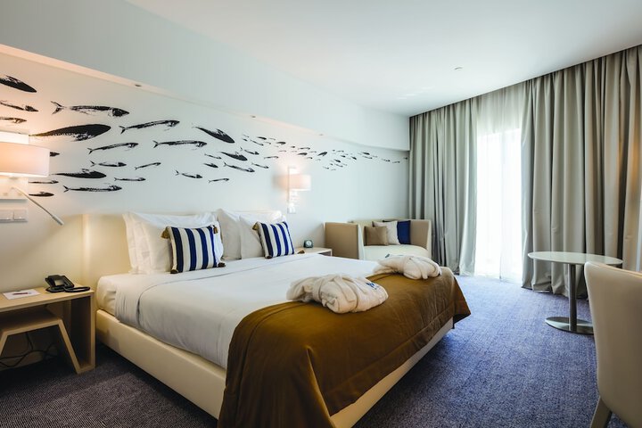 Room 34 of 128