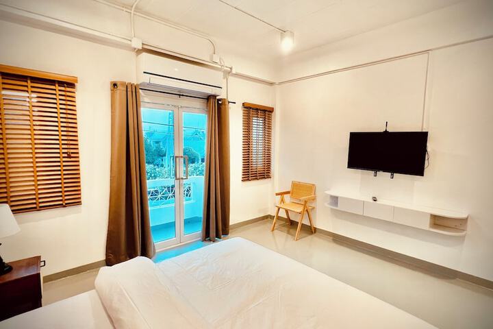 Room 28 of 66