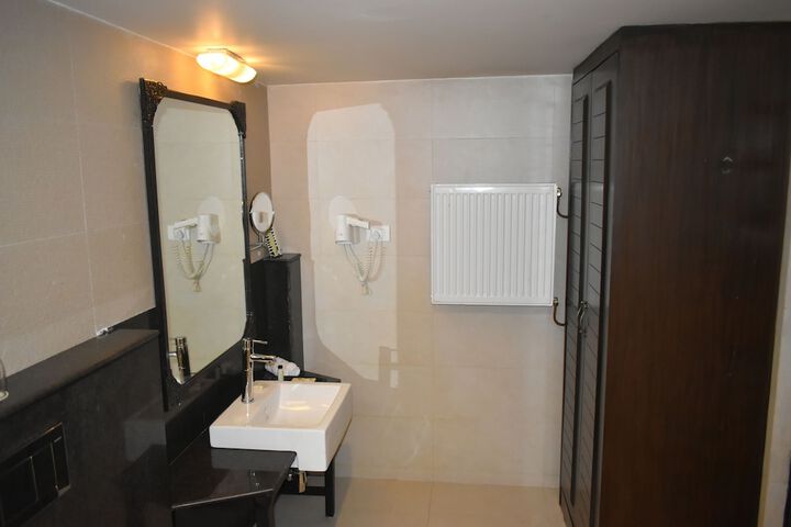 Room 47 of 85