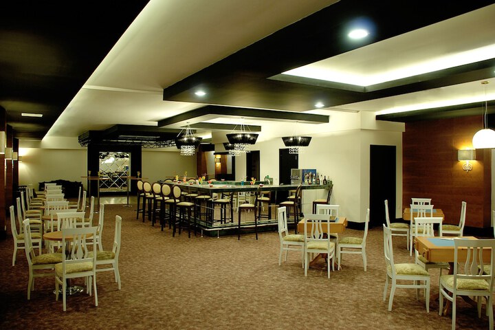 Lounge 38 of 45