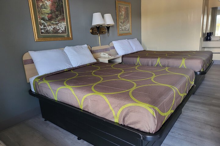 2 Double Beds (16 of 17)