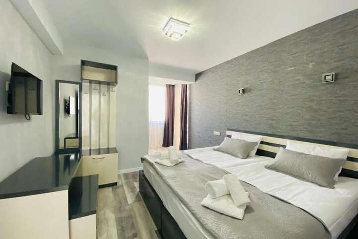 Room 4 of 13