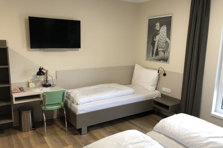 Room 8 of 39