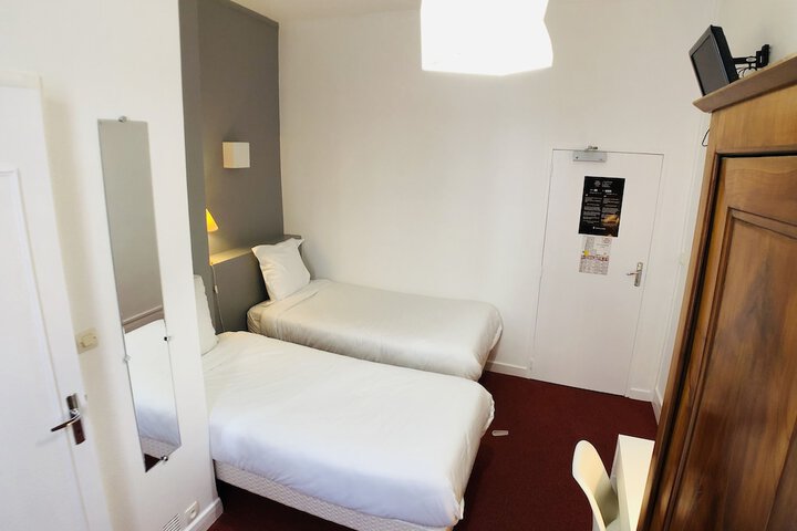 Room 18 of 42
