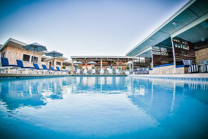Pool 33 of 48