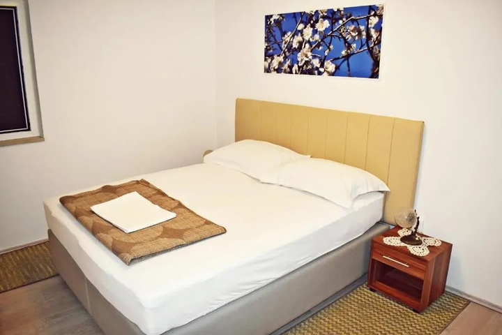 Room 4 of 15