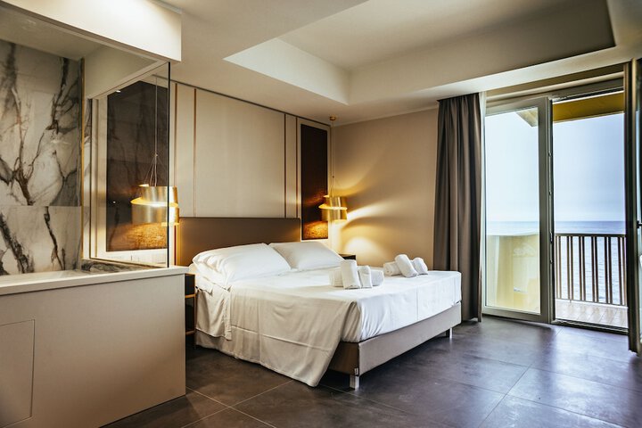 Room 9 of 75