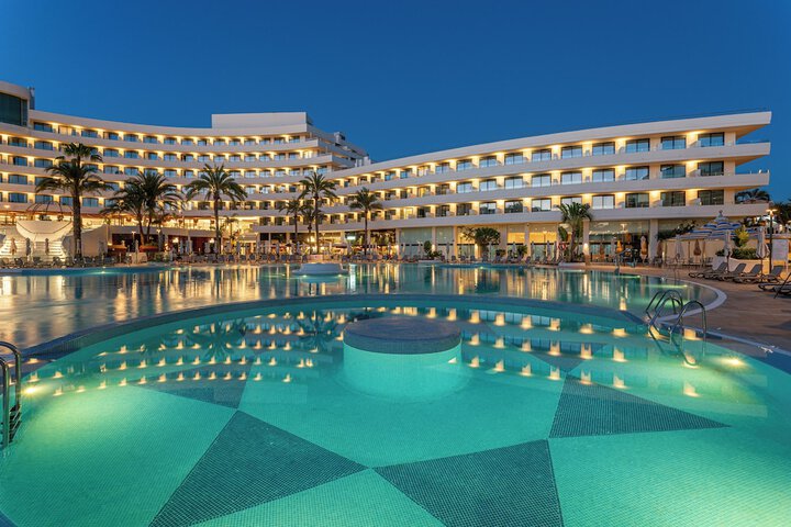 Hotel with Pool