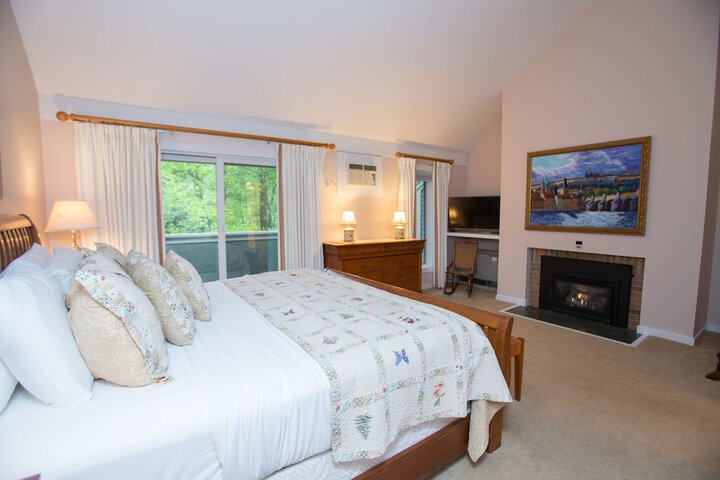 Deluxe King Bed (84 of 119)