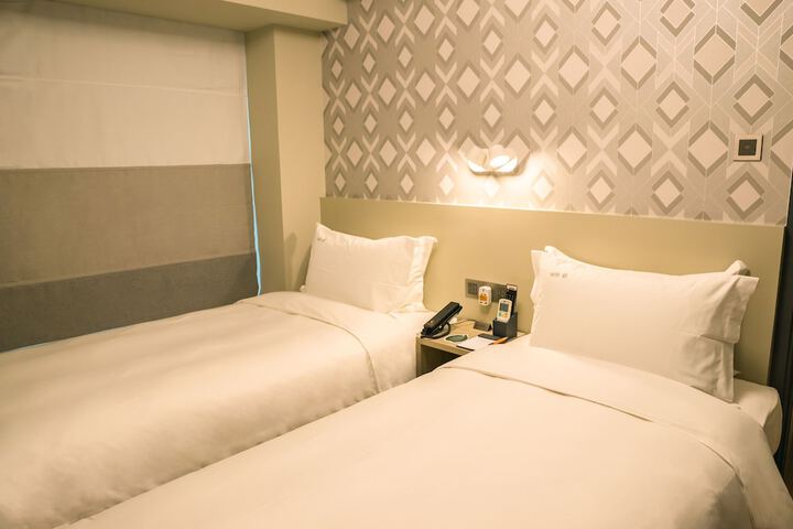 Room 13 of 24