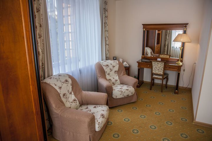 Room 32 of 65